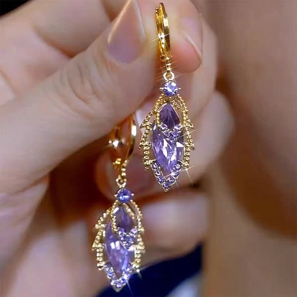 ✨【2 pár】Elegáns arany fülbevaló ragyogó gyémántokkal