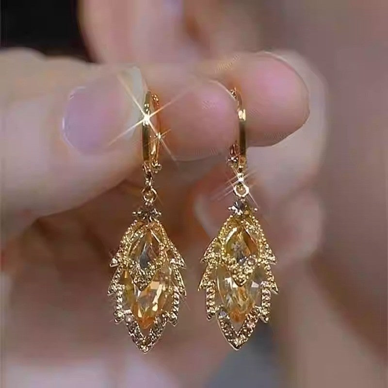 ✨【2 pár】Elegáns arany fülbevaló ragyogó gyémántokkal